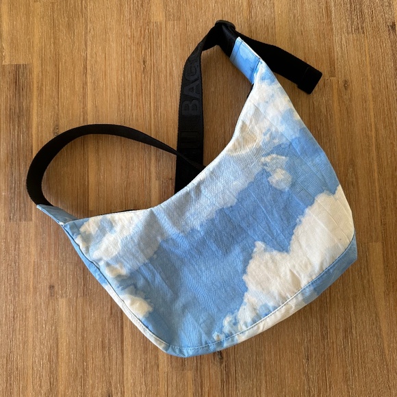 BAGGU Medium Nylon Crescent Bag Cloud Print - Picture 1 of 2